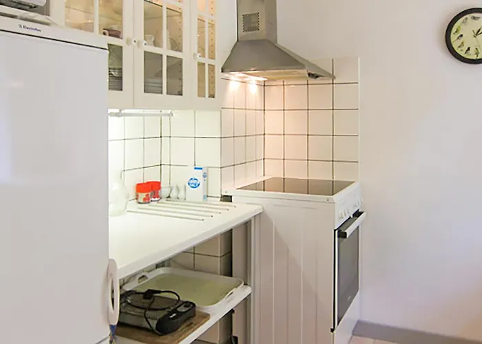 Stunning In With 3 Bedrooms *
